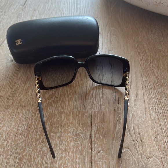 Chanel Square Black Sunglasses with Gold Chain Detail - Picture 6 of 9